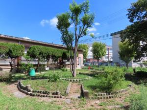 高槻市立富田小学校の花壇（整備前）