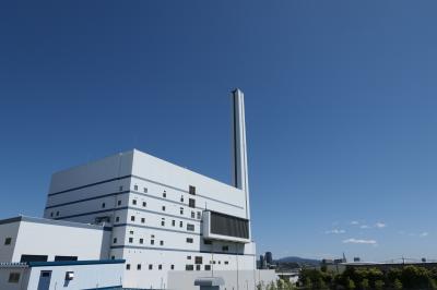 エネルギーセンター第三工場煙突の写真（遠望）