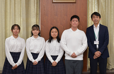 コンクール出場者と八十副市長