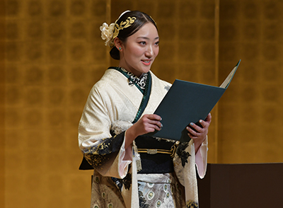 決意の言葉を述べる新成人