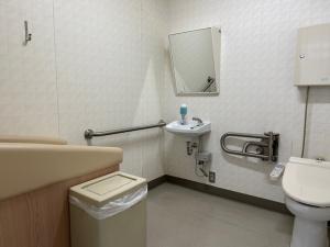 傍聴入口２階 多目的トイレ