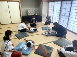 座布団であそぶ