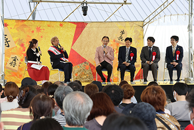 濱田市長、つるの剛士さん、棋士によるトークショー