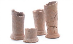 見つかった馬形埴輪の脚（今城塚古墳）