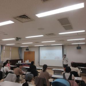 講師が話している