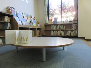 五領公民館の図書コーナー