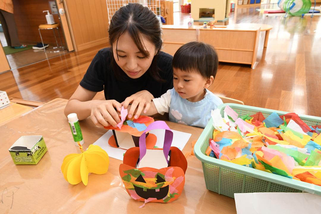 工作を楽しむ親子