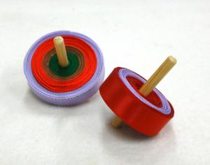リボンで作る「京コマ」(イメージ)