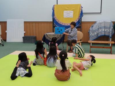 おはなし会の様子の写真