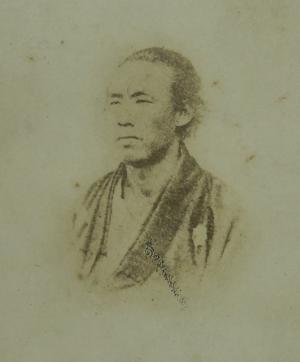 坂本龍馬献上写真（霊山歴史館蔵）